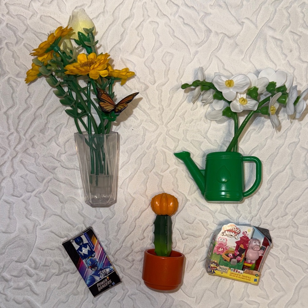 Mini Brands Plant and Toy Set